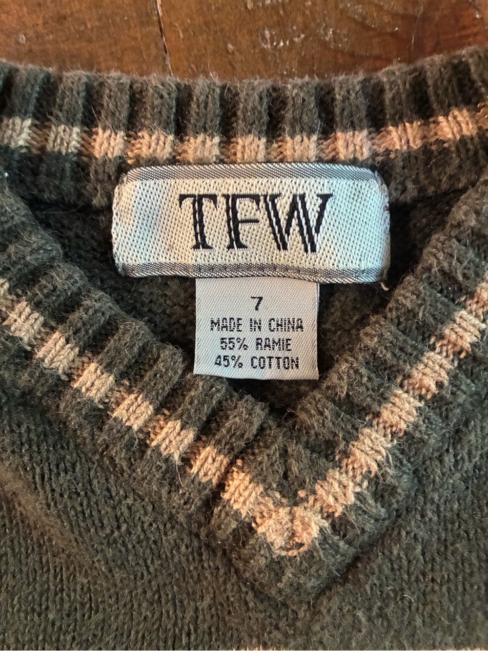 Vintage 90s TFW Kids Green Patterned V-Neck Sweater Vest - Picture 2 of 3